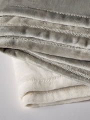 The Set 2 Pack Green/Cream Fleece Throws - Image 5 of 6