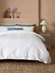 White Floral Brushed 100% Cotton Reversibile Duvet Cover and Pillowcase Set - Image 2 of 6