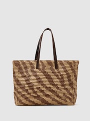 Bolso tote Reiss Rosie con estampado de cebra y efecto rafia. - Imagen 2 de 5