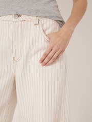 Hush Bree Stripe Horseshoe Barrel Leg Jeans - Bild 3 von 5