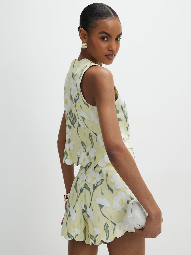 River Island Green Floral Scallop Hem Linen Shorts - Image 4 of 4