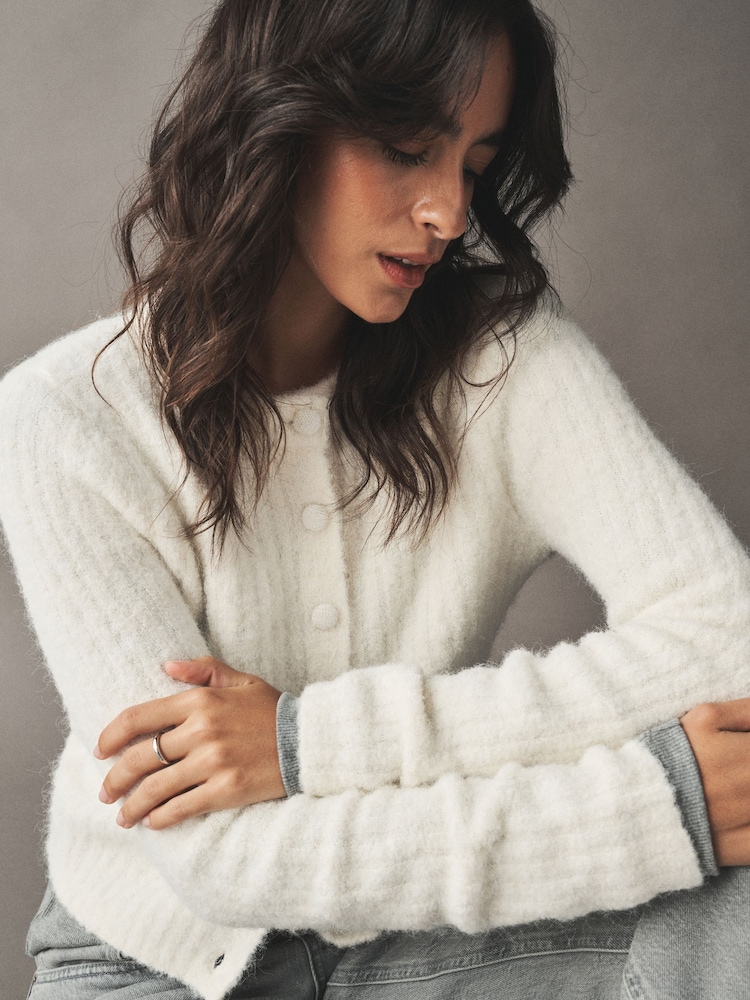 écru - Boucle Long Sleeve Slim Fit Cardigan with Wool - Image 1 de 9 écru - Boucle Long Sleeve Slim Fit Cardigan with Wool - Image 1 de 9