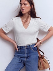 Boden Poppy Trim V-Neck T-Shirt - صورة 1 من 5
