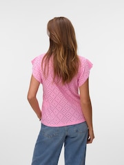 ורוד - VERO MODA Frill Sleeve Broderie Top - תמונה 3 מתוך 5
