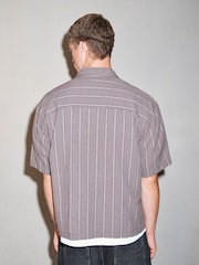 Hnědá - EDIT Short Sleeve Seersucker Stripe Shirt - Obrázek 3 z 7
