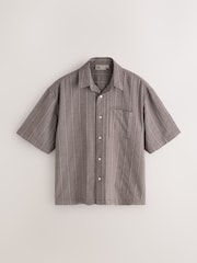 Hnědá - EDIT Short Sleeve Seersucker Stripe Shirt - Obrázek 5 z 7