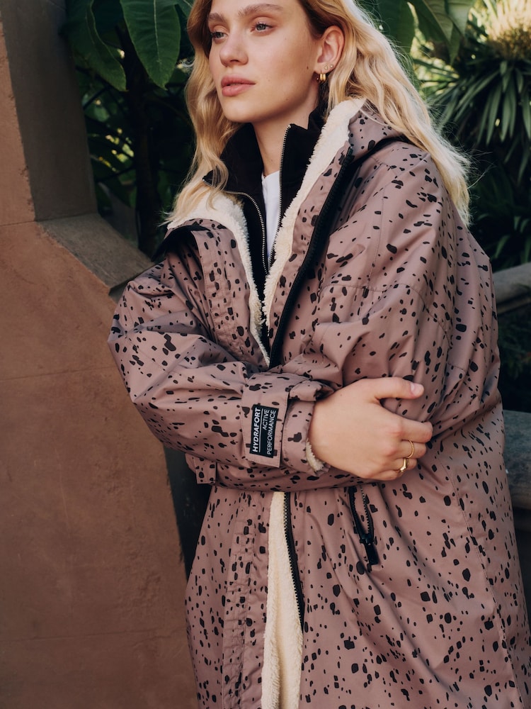 Regatta Mocha Leopard Oversized Waterproof Borg Fleece Lined Changing Robe - Image 2 of 9 Regatta Mocha Leopard Oversized Waterproof Borg Fleece Lined Changing Robe - Image 2 of 9