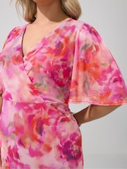 Розовый - Платье с запахом, оборкой по краю и цветочным принтом Yours Curve London - Изображение 4 5