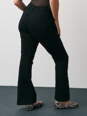 Sort - Hourglass mellemhøje stretch-bootcut-denimjeans - Billede 3 af 7
