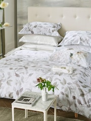 Designers Guild Set of 2 Platinum Silver Fleur Blanche 250 Thread Count Pillowcase - Image 3 of 8