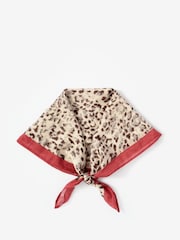 Mint Velvet Allison Leopard Print Neck Scarf - Bild 2 von 4