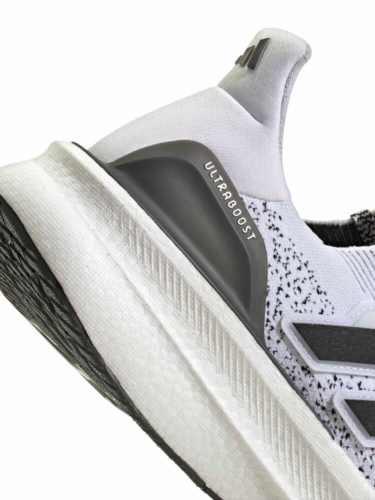 adidas White Ultraboost 5 Trainers - Image 9 of 9