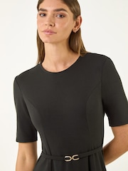 فستان ضيّق من أعلى وانسيابي من أسفل مع حزام من Roman - Image 4 of 5