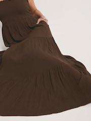 بني - فستان ماكسي مجمع مقاس كبير من Yours - Image 4 of 5