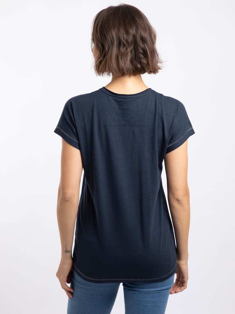 Weird Fish Fetch Front Print Graphic T-Shirt - תמונה 2 מתוך 7