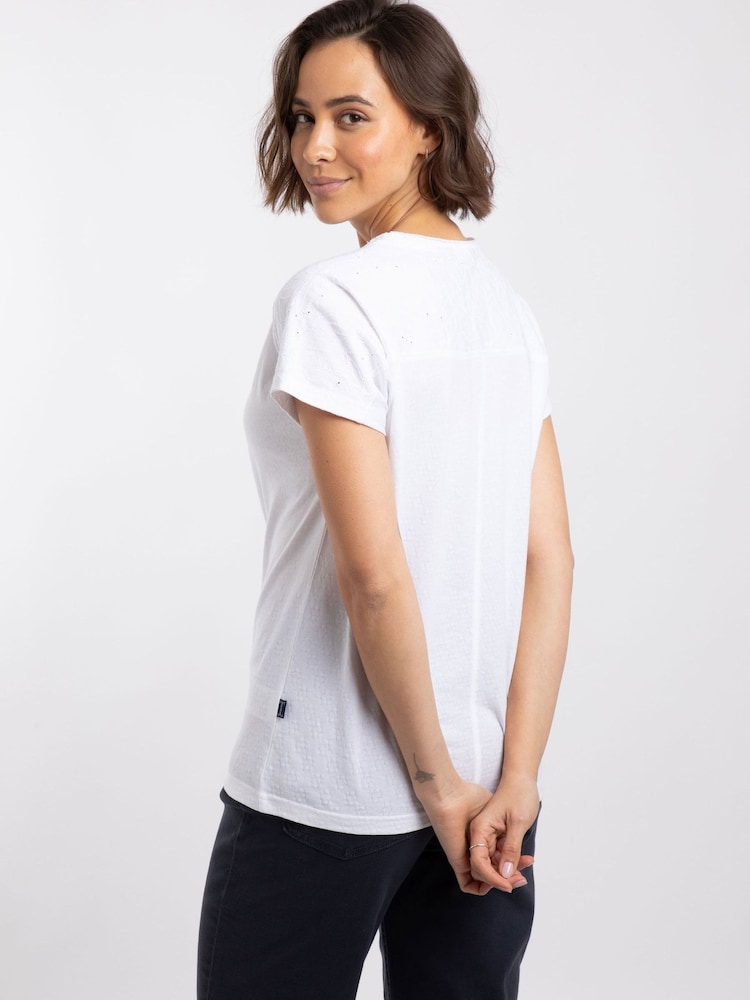 أبيض - Weird Fish Milne Jersey Dobby T-Shirt - صورة 2 من 7