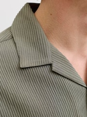 JACK & JONES Green Textured Resort Shirt & Shorts Set - Image 4 of 6