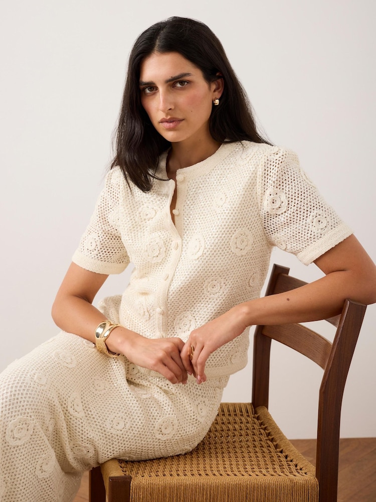 Mint Velvet חולצת קרושה מסיב כותנה בעיטור פייטים ופרח - תמונה 1 מתוך 8 Mint Velvet חולצת קרושה מסיב כותנה בעיטור פייטים ופרח - תמונה 1 מתוך 8