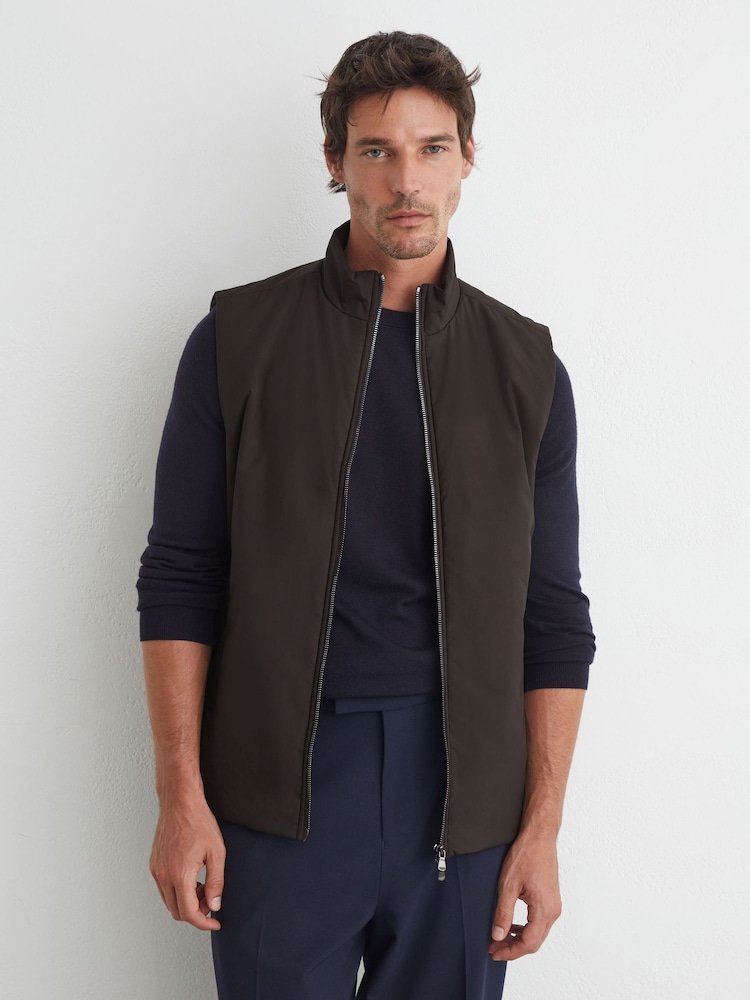Dunkelbraun - Reiss Axel Technical Padded Zip-Through Gilet - Bild 1 von 6
