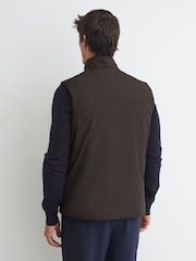 Dunkelbraun - Reiss Axel Technical Padded Zip-Through Gilet - Bild 5 von 6
