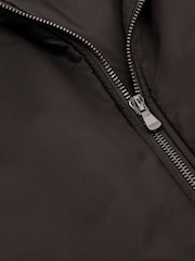 Dunkelbraun - Reiss Axel Technical Padded Zip-Through Gilet - Bild 6 von 6