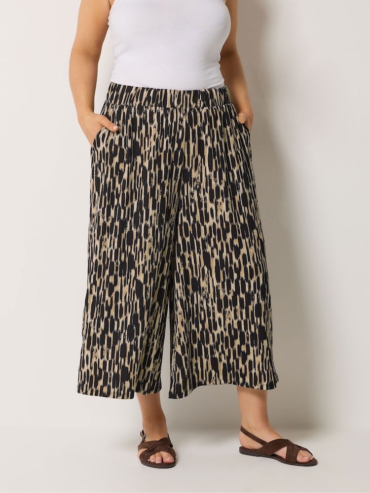 Yours Curve Black Cropped Textured Wide Leg Trousers - Image 2 of 5 Yours Curve Black Cropped Textured Wide Leg Trousers - Image 2 of 5