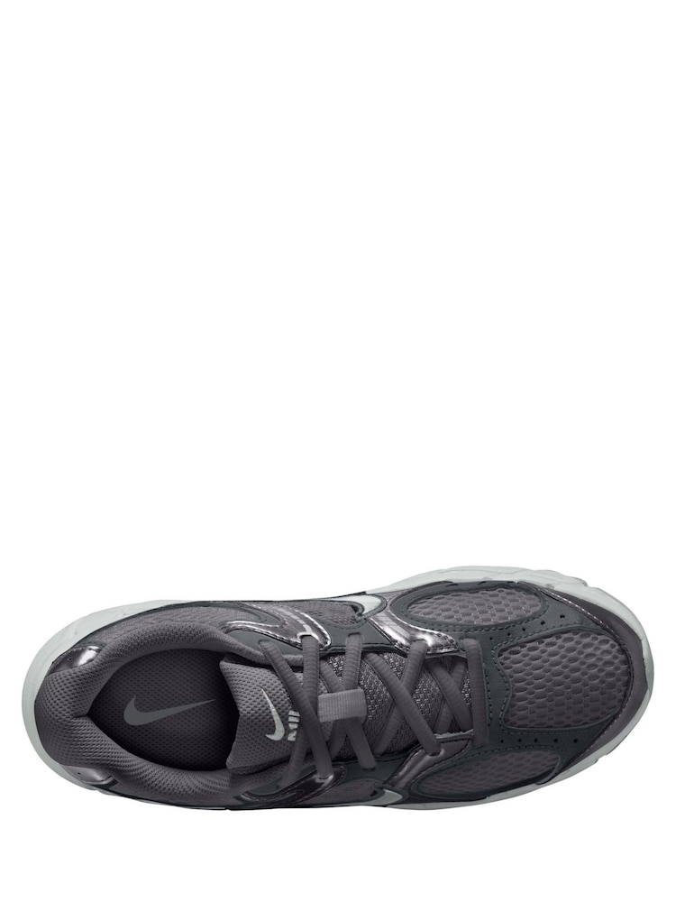 Nike Pencil Grey Youth V5 Runner Trainers - Image 2 of 3 Nike Pencil Grey Youth V5 Runner Trainers - Image 2 of 3