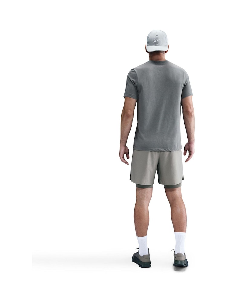 Cinza - Camiseta de treino Nike Dri-FIT - Imagem 2 de 5
