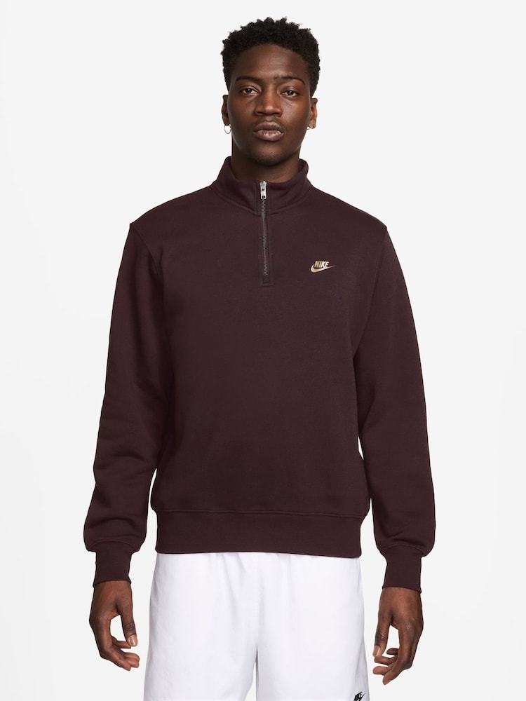 أحمر - سويت شيرت Club بسحّاب من الصوف الناعم من Nike - صورة 1 من 3 أحمر - سويت شيرت Club بسحّاب من الصوف الناعم من Nike - صورة 1 من 3