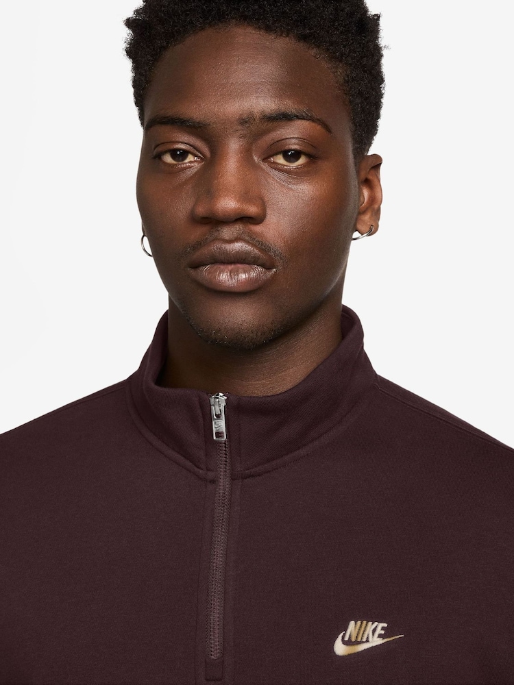 أحمر - سويت شيرت Club بسحّاب من الصوف الناعم من Nike - صورة 3 من 3 أحمر - سويت شيرت Club بسحّاب من الصوف الناعم من Nike - صورة 3 من 3