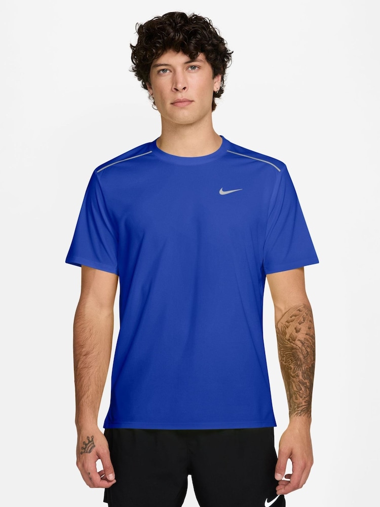 أزرق زاهي - تيشرت جري Miler بتقنية Dri-FIT وحماية من الأشعة فوق البنفسجية من Nike - صورة 1 من 4