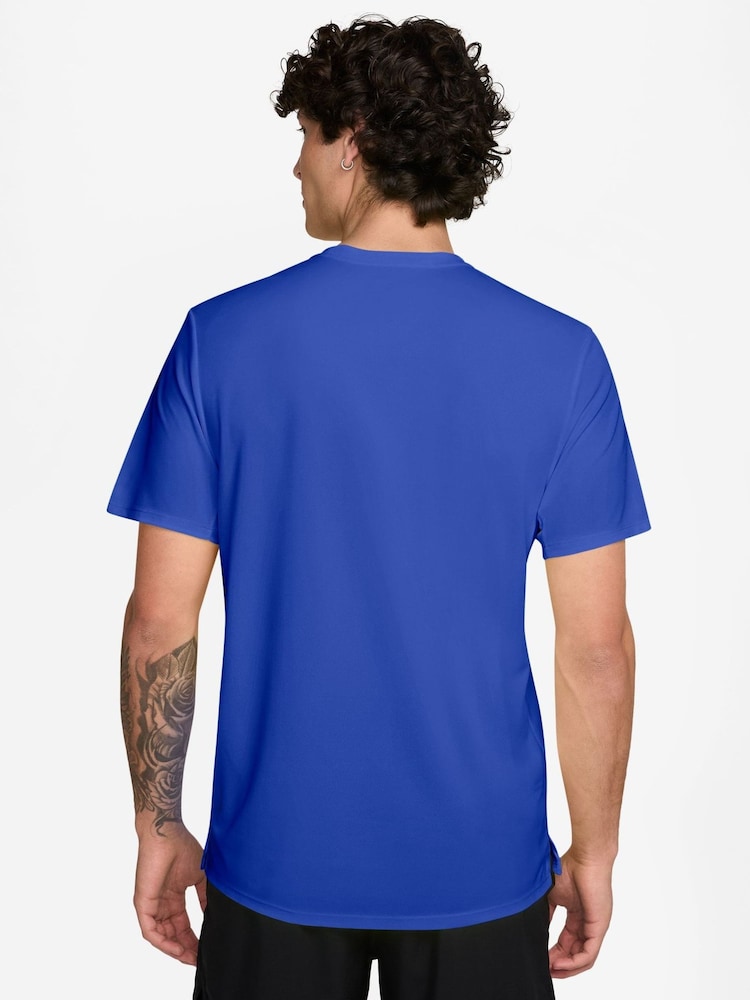 أزرق زاهي - تيشرت جري Miler بتقنية Dri-FIT وحماية من الأشعة فوق البنفسجية من Nike - صورة 2 من 4