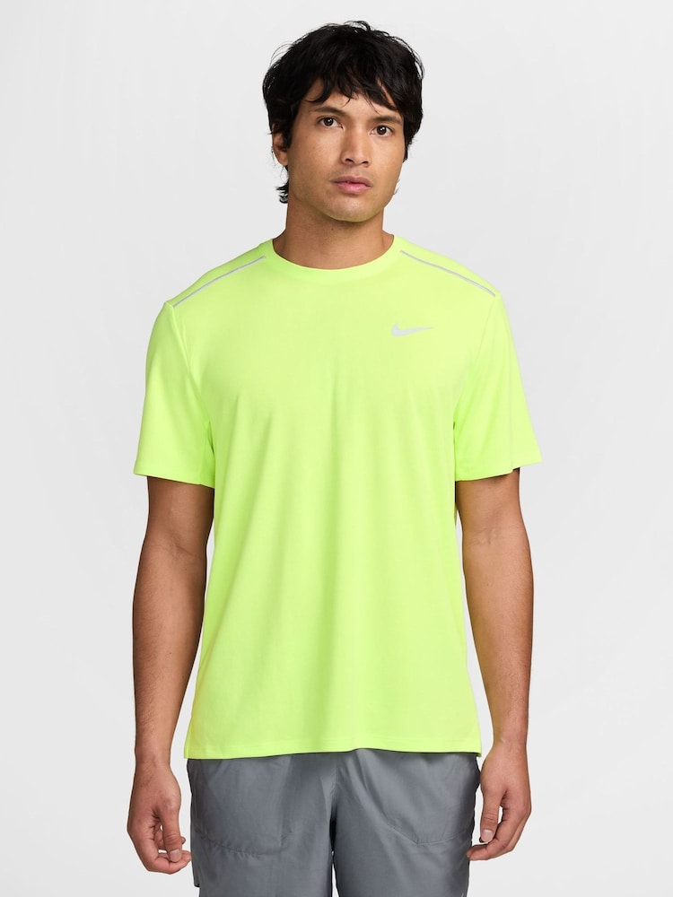 أصفر ليموني - تيشرت جري Miler بتقنية Dri-FIT وحماية من الأشعة فوق البنفسجية من Nike - صورة 1 من 4