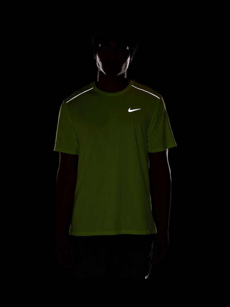 أصفر ليموني - تيشرت جري Miler بتقنية Dri-FIT وحماية من الأشعة فوق البنفسجية من Nike - صورة 4 من 4