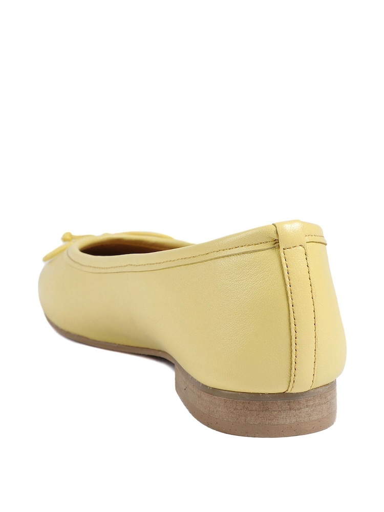Jones Bootmaker Yellow Leather Ofelia Bow Detail Leather Pumps - Image 5 of 5