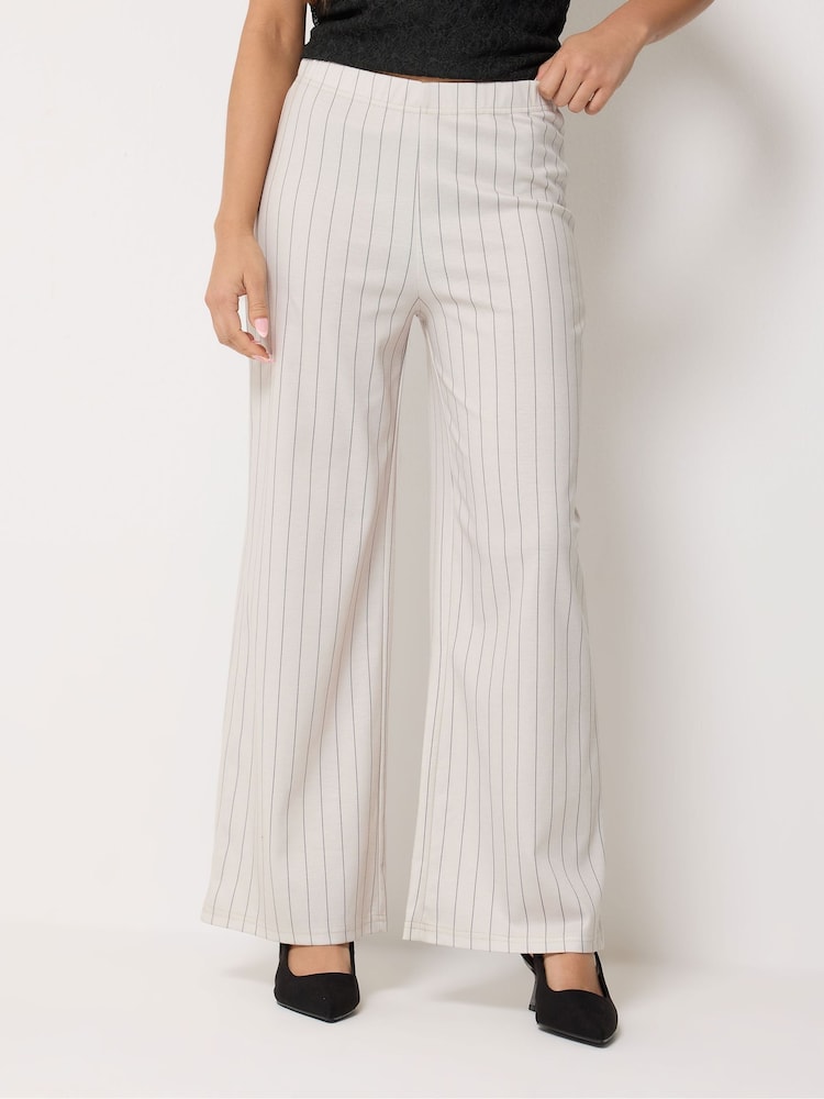 M&Co Petite Stripe Wide Leg Trousers - Imagen 2 de 5