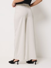 M&Co Petite Stripe Wide Leg Trousers - Imagen 3 de 5