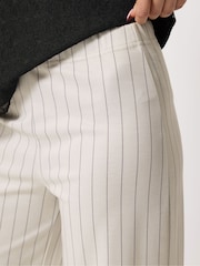 M&Co Petite Stripe Wide Leg Trousers - Imagen 4 de 5