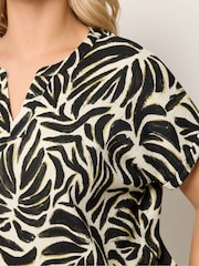 Yours Curve Green Textured Notch Neck Top - Image 4 of 5