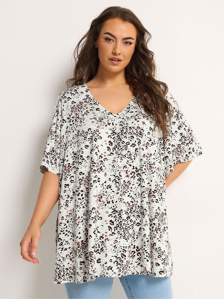 Yours Curve Natural Pleated Front Top - Image 1 of 6