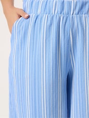 Yours Curve Blue Pull On Jersey Shorts - Image 4 of 5