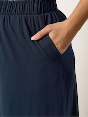 Yours Curve Navy Pull On Jersey Shorts - Image 4 of 5