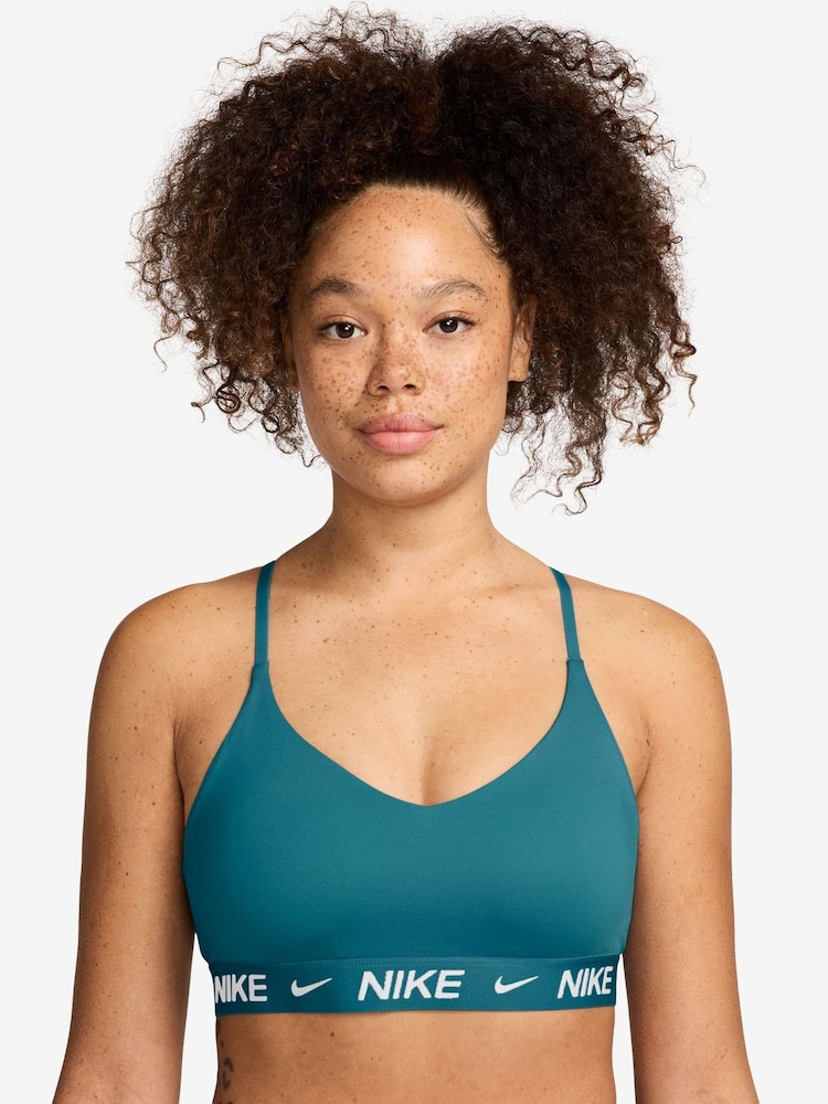 أخضر صنوبري زاهٍ - حمَّالة صدر رياضية مبطّنة بدعم خفيف قابلة للتعديل Indy من Nike - Image 1 of 3