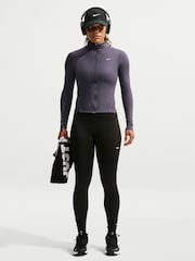 צבע אפור, דגם Gridiron - Nike ז'קט צמוד בטכנולוגיית Dri-FIT עם רוכסן לכל האורך, קולקציית One - תמונה 1 מתוך 5