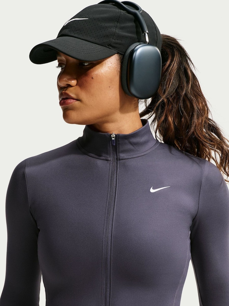 צבע אפור, דגם Gridiron - Nike ז'קט צמוד בטכנולוגיית Dri-FIT עם רוכסן לכל האורך, קולקציית One - תמונה 5 מתוך 5
