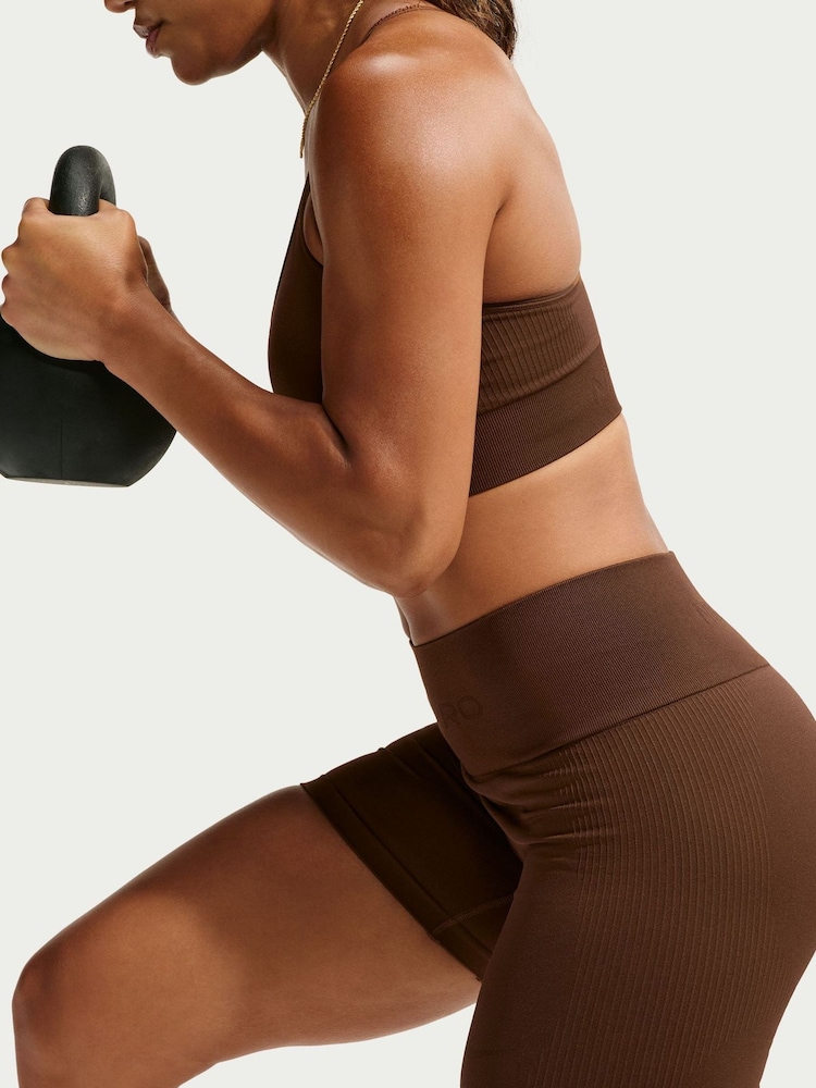 Cacao Wow Marrón - Pantalones cortos de ciclista Nike Pro Seamless Dri-FIT de Tiro alto 5" - Imagen 5 de 5 Cacao Wow Marrón - Pantalones cortos de ciclista Nike Pro Seamless Dri-FIT de Tiro alto 5" - Imagen 5 de 5