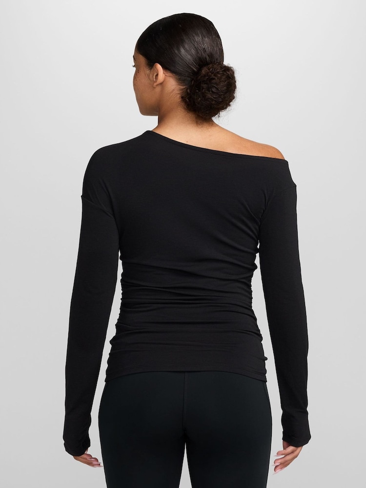 Nike Black One Dri-Fit Relaxed Boat Neck Femme Top - Image 2 of 3 Nike Black One Dri-Fit Relaxed Boat Neck Femme Top - Image 2 of 3