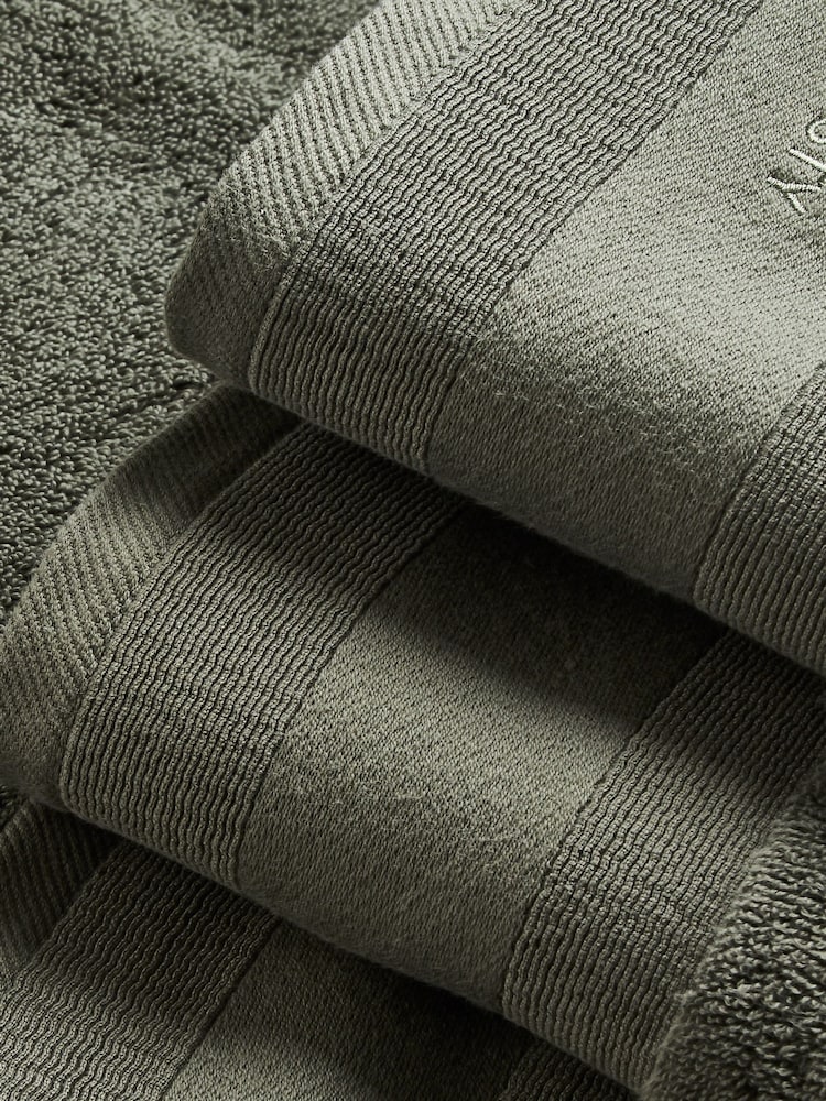 Christy Forest Green Signature Luxury 800GSM Turkish Cotton Towel - Image 2 of 4