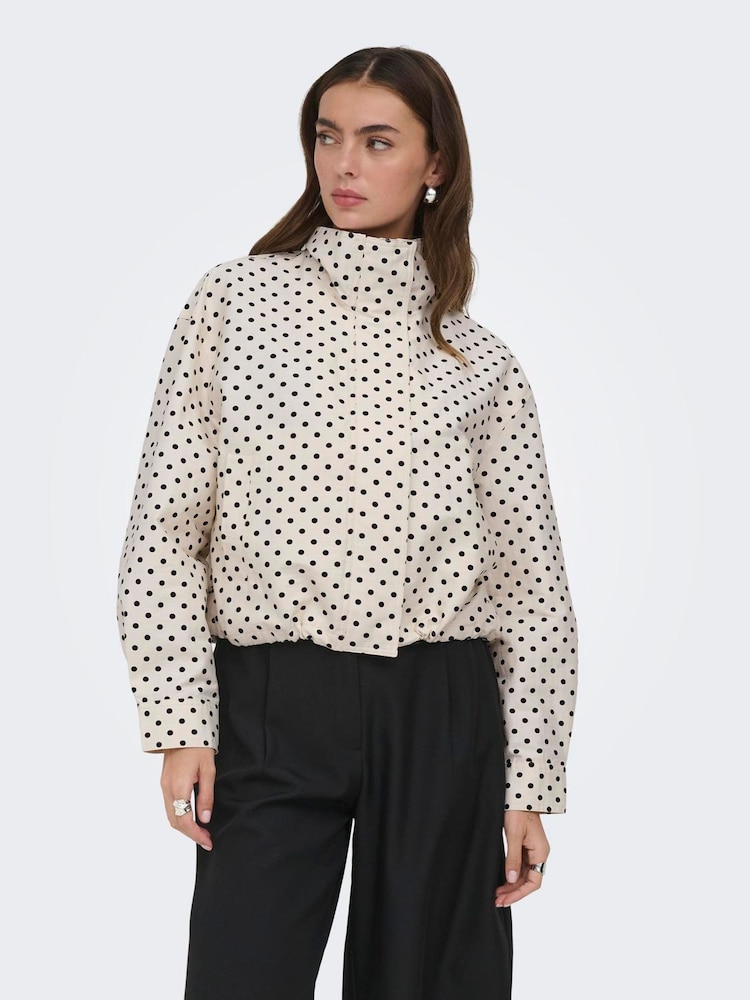 Wit - ONLY Polka Dot Funnel Neck Jacket - Afbeelding 1 van 4 Wit - ONLY Polka Dot Funnel Neck Jacket - Afbeelding 1 van 4