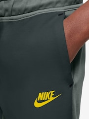 Nike Camo Green Tech Fleece Joggers - Image 3 of 3